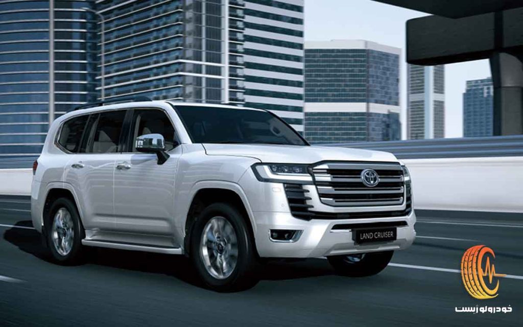 تویوتا لندکروزر سری 300 و پرادو J250 برساوش نمایشگاه خودرو اصفهان 1404