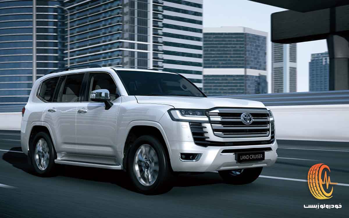 تویوتا لندکروزر سری 300 و پرادو J250 برساوش نمایشگاه خودرو اصفهان 1404