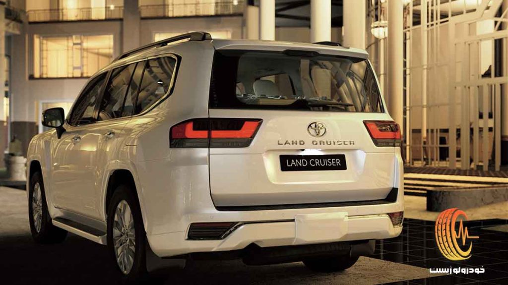 تویوتا لندکروزر سری 300 و پرادو J250 برساوش نمایشگاه خودرو اصفهان 1404