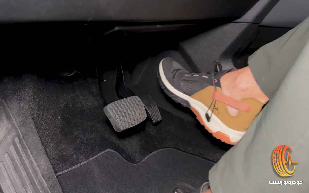 رانندگی تک پدال