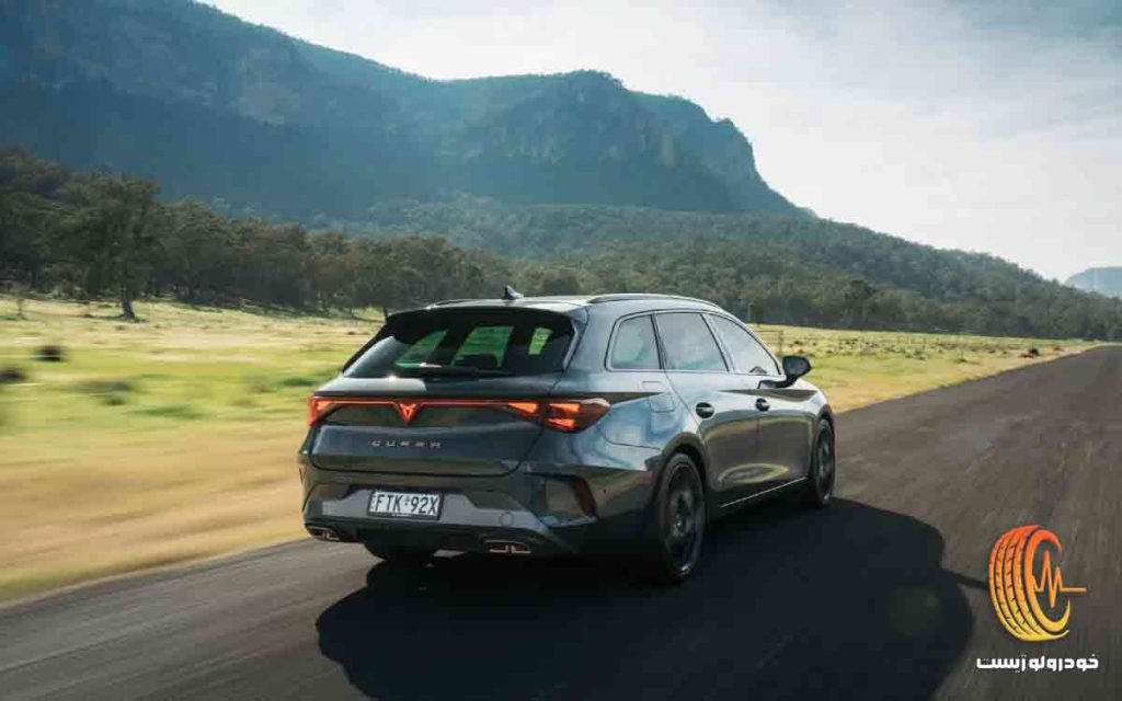 بهترین خودروهای اسپرت سال ۲۰۲۵ - کوپرا لئون اسپرت‌استورر