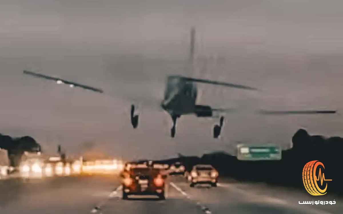 تصادف هواپیما روی تویوتا کمری در بزرگراه فلوریدا